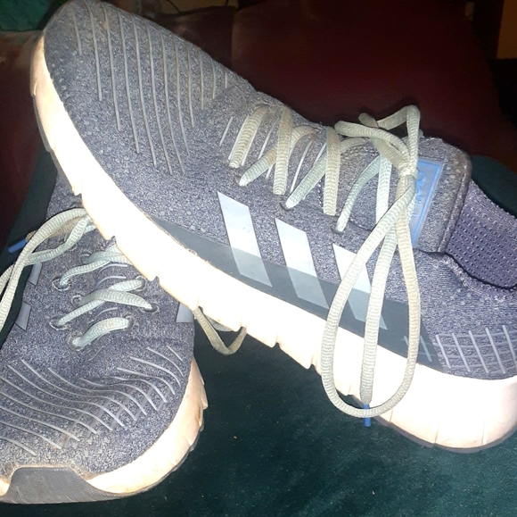 Women's size 8.5 Adidas - Picture 1 of 2